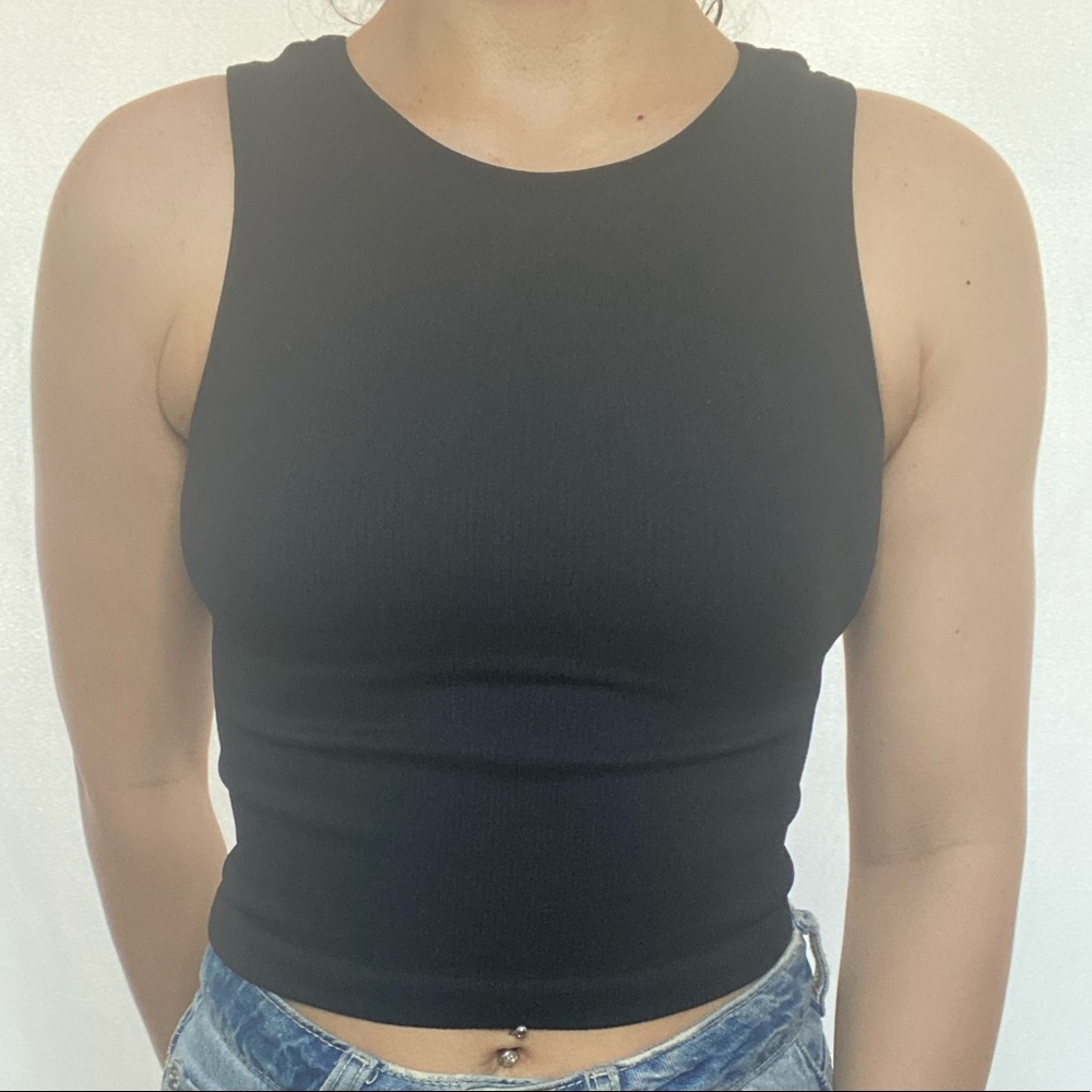 *BUY 1, GET 2 FREE* Smoothing Cropped Tank Top